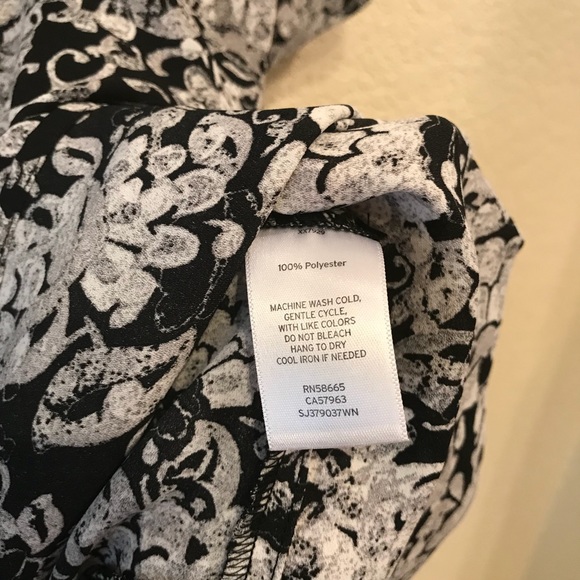 Sejour Short Sleeved Floral Top Nordstrom 2X HP - Picture 6 of 8